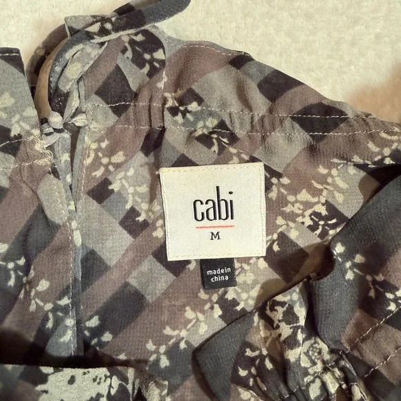 CAbi Sleeveless Plaid Floral Blouse Gray Black Lightweight Casual Dressy Top M - Picture 11 of 15